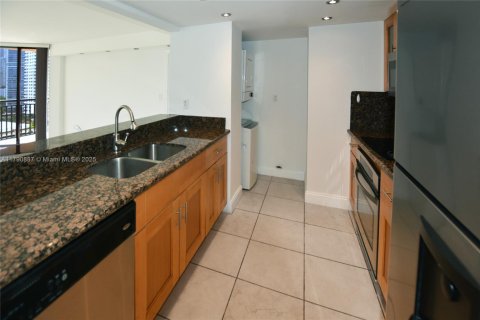 Condo in Miami, Florida, 2 bedrooms  № 1652605 - photo 2