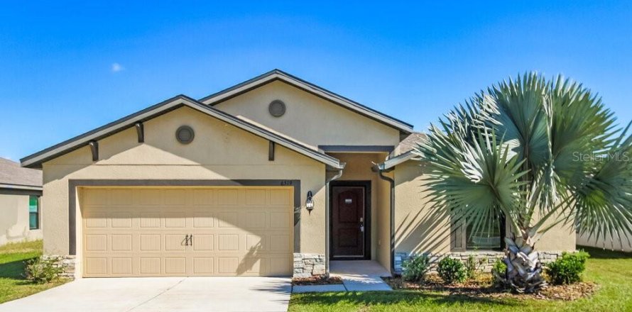 Villa ou maison à Brooksville, Floride 5 chambres, 184.5 m2 № 2420455