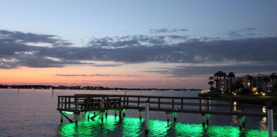 Condominio en Stuart, Florida, 2 dormitorios  № 972674