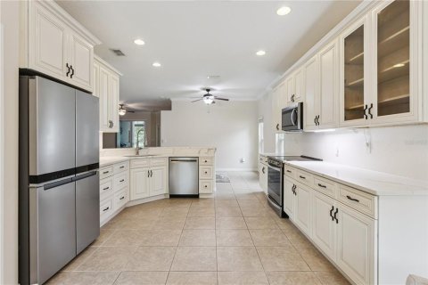 Villa ou maison à vendre à Mount Dora, Floride: 4 chambres, 172.98 m2 № 2406974 - photo 16
