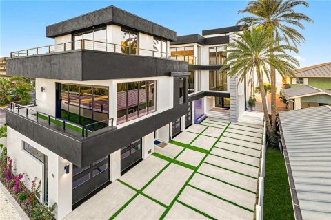 House in Indian Rocks Beach, Florida 6 bedrooms, 747.12 sq.m. № 2106744