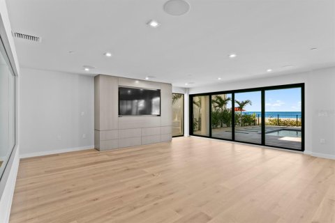 House in Indian Rocks Beach, Florida 6 bedrooms, 747.12 sq.m. № 2106744 - photo 8