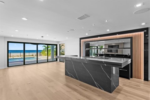House in Indian Rocks Beach, Florida 6 bedrooms, 747.12 sq.m. № 2106744 - photo 9
