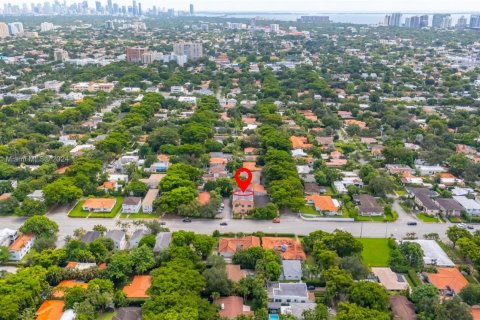Commercial property in Coral Gables, Florida № 1729780 - photo 13