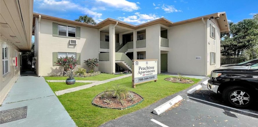 Commercial property in Cocoa, Florida 8 bedrooms, 506.32 sq.m. № 1552108