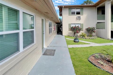 Commercial property in Cocoa, Florida 8 bedrooms, 506.32 sq.m. № 1552108 - photo 4