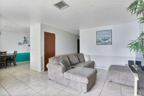 Villa ou maison à vendre à Auburndale, Floride: 3 chambres, 137.96 m2 № 2144099 - photo 7