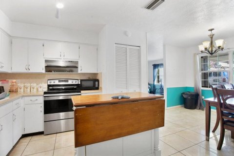Villa ou maison à vendre à Auburndale, Floride: 3 chambres, 137.96 m2 № 2144099 - photo 10