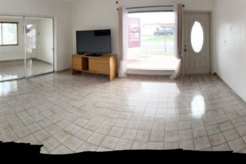 Villa ou maison à louer à Hialeah, Floride: 4 chambres, 147.25 m2 № 2084580 - photo 2