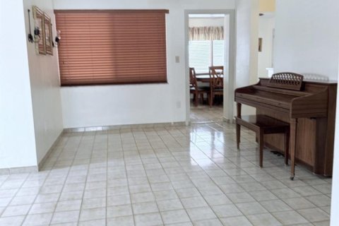 Villa ou maison à louer à Hialeah, Floride: 4 chambres, 147.25 m2 № 2084580 - photo 5