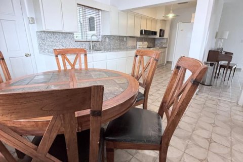 Villa ou maison à louer à Hialeah, Floride: 4 chambres, 147.25 m2 № 2084580 - photo 8
