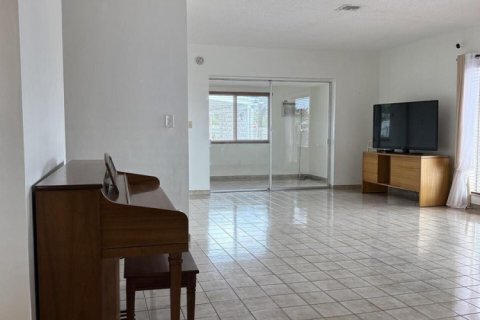 Villa ou maison à louer à Hialeah, Floride: 4 chambres, 147.25 m2 № 2084580 - photo 3