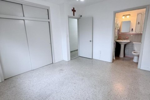 Villa ou maison à louer à Hialeah, Floride: 4 chambres, 147.25 m2 № 2084580 - photo 9