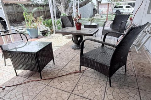 Villa ou maison à louer à Hialeah, Floride: 4 chambres, 147.25 m2 № 2084580 - photo 15