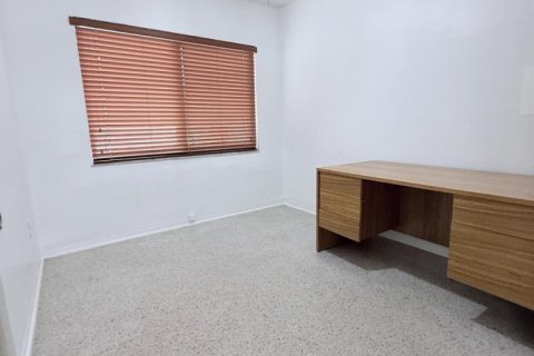 Villa ou maison à louer à Hialeah, Floride: 4 chambres, 147.25 m2 № 2084580 - photo 13