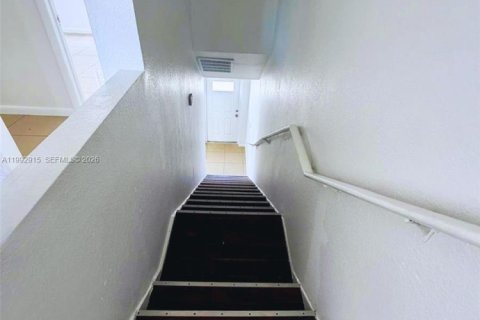 Copropriété à louer à Miami, Floride: 3 chambres, 106.84 m2 № 2056744 - photo 16