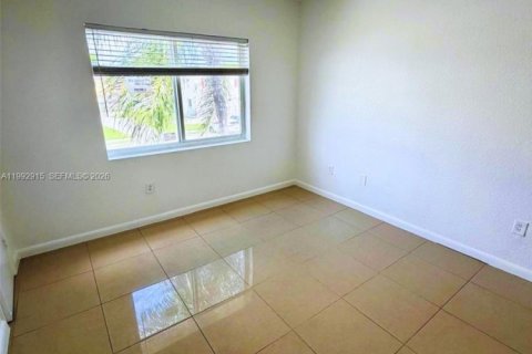 Copropriété à louer à Miami, Floride: 3 chambres, 106.84 m2 № 2056744 - photo 12