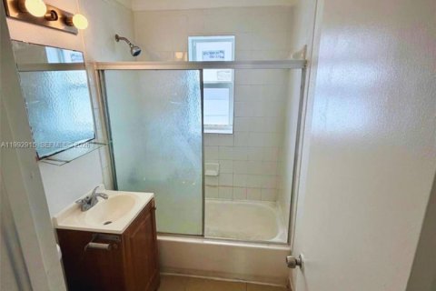 Copropriété à louer à Miami, Floride: 3 chambres, 106.84 m2 № 2056744 - photo 14