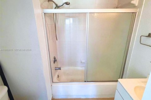 Copropriété à louer à Miami, Floride: 3 chambres, 106.84 m2 № 2056744 - photo 9