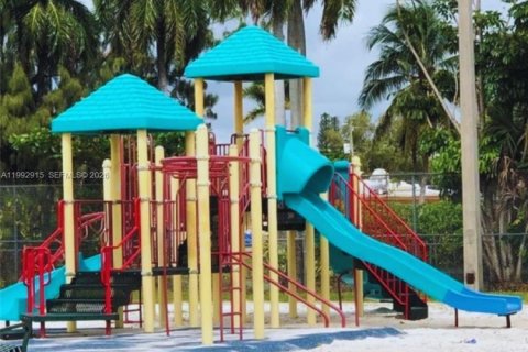 Copropriété à louer à Miami, Floride: 3 chambres, 106.84 m2 № 2056744 - photo 21