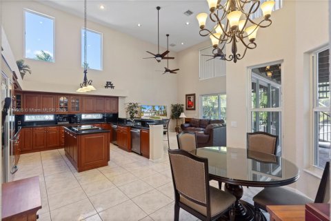 Villa ou maison à vendre à Pembroke Pines, Floride: 4 chambres, 356.56 m2 № 1980699 - photo 13