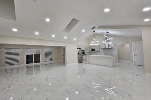 Купить виллу или дом в Палм-Бич-Гарденс, Флорида 4 спальни, № 1954485 - фото 2