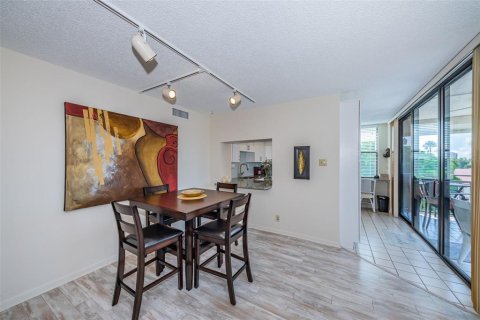 Copropriété à louer à Saint Petersburg, Floride: 2 chambres, 95.69 m2 № 1032601 - photo 6