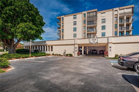 Copropriété à louer à Saint Petersburg, Floride: 2 chambres, 95.69 m2 № 1032601 - photo 1