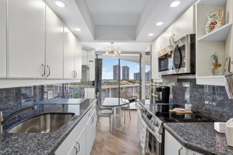 Copropriété à vendre à Aventura, Floride: 3 chambres, 130.62 m2 № 1932507 - photo 16