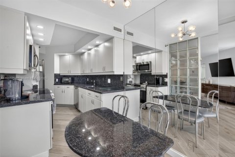 Copropriété à vendre à Aventura, Floride: 3 chambres, 130.62 m2 № 1932507 - photo 20