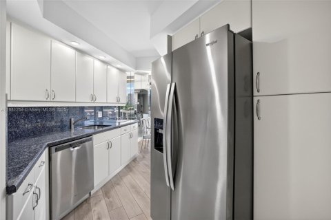 Copropriété à vendre à Aventura, Floride: 3 chambres, 130.62 m2 № 1932507 - photo 23