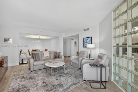 Copropriété à vendre à Aventura, Floride: 3 chambres, 130.62 m2 № 1932507 - photo 14