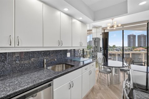 Copropriété à vendre à Aventura, Floride: 3 chambres, 130.62 m2 № 1932507 - photo 17