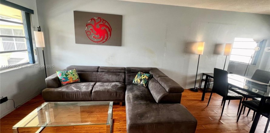 Кондоминиум с 1 спальней в Холливуд, Флорида № 1965040