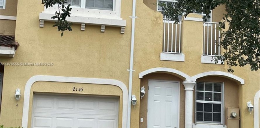 Adosado en Homestead, Florida 4 dormitorios, 147.9 m2 № 1921230