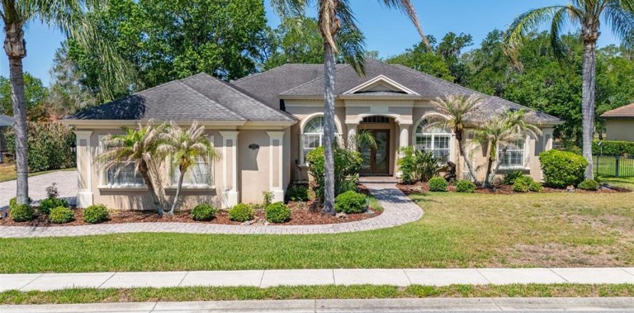 House in Lakeland, Florida 4 bedrooms, 294.04 sq.m. № 2112259