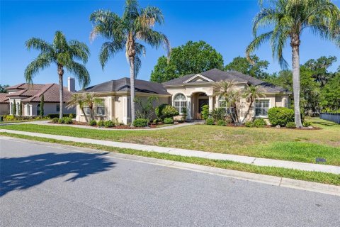 House in Lakeland, Florida 4 bedrooms, 294.04 sq.m. № 2112259 - photo 3
