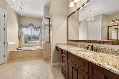 House in Lakeland, Florida 4 bedrooms, 294.04 sq.m. № 2112259 - photo 25