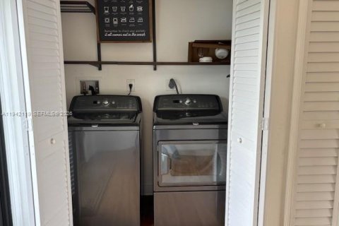 Villa ou maison à louer à Miami, Floride: 4 chambres, 148.83 m2 № 1999361 - photo 15