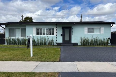 Villa ou maison à Miami, Floride 4 chambres, 148.83 m2 № 1999361