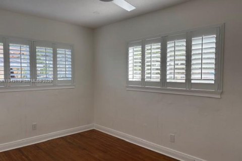 Villa ou maison à louer à Miami, Floride: 4 chambres, 148.83 m2 № 1999361 - photo 9