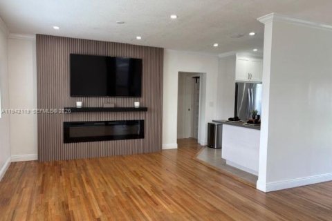 Villa ou maison à louer à Miami, Floride: 4 chambres, 148.83 m2 № 1999361 - photo 4