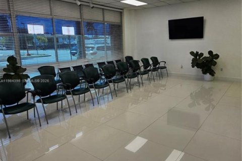 Купить коммерческую недвижимость в Хомстед, Флорида № 2047274 - фото 23