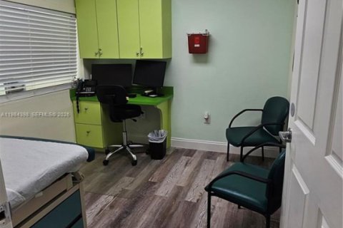 Купить коммерческую недвижимость в Хомстед, Флорида № 2047274 - фото 9