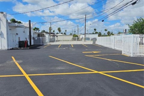 Купить коммерческую недвижимость в Хомстед, Флорида № 2047274 - фото 13