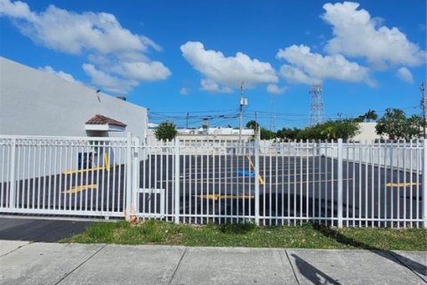 Купить коммерческую недвижимость в Хомстед, Флорида № 2047274 - фото 12