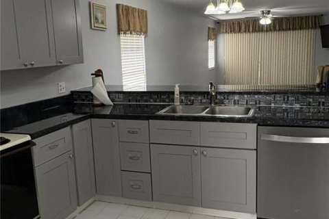 Condo in Punta Gorda, Florida, 2 bedrooms № 2094870 - photo 4