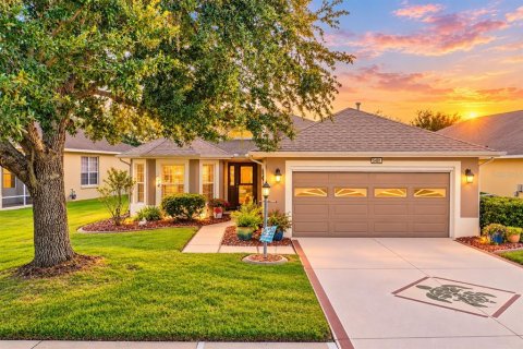 House in Leesburg, Florida 3 bedrooms, 150.59 sq.m. № 2400381