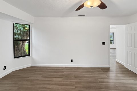 House in Royal Palm Beach, Florida 3 bedrooms, 131.83 sq.m. № 2399889 - photo 16