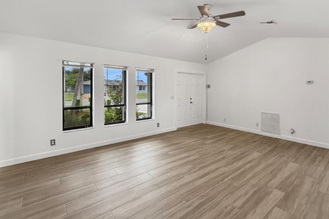 House in Royal Palm Beach, Florida 3 bedrooms, 131.83 sq.m. № 2399889 - photo 7